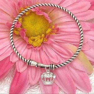 🌼 Crown Charm Silver Rhinestone Cable Twist Bangle Bracelet